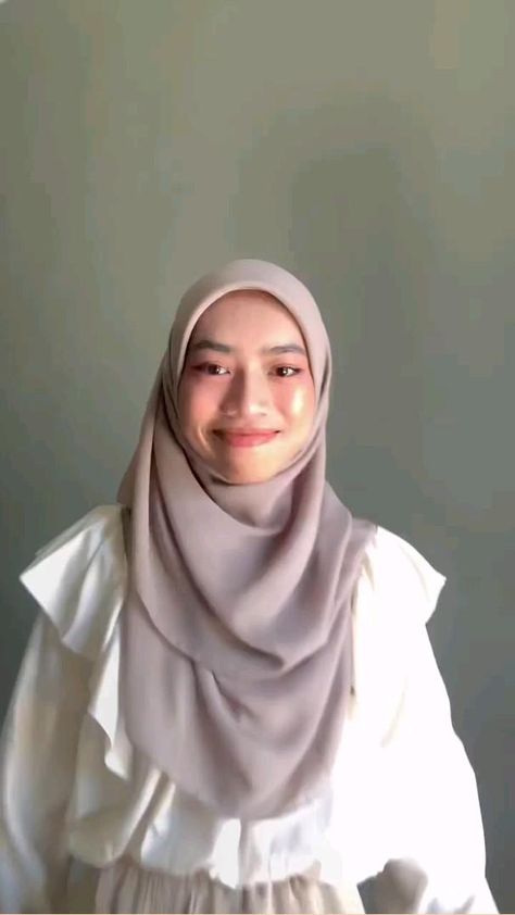 Bawal Style Ootd, Small Hijab Style, Tutorial Bawal To Shawl, Purple Style Outfit Hijab, Toturial Tudung Shawl, Square Hijab Style, Bawal Style, Bawal Tutorial, Easy Hijab Tutorial