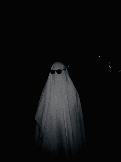 Mystery Guy Aesthetic, Profile Picture Mysterious, Going Ghost Aesthetic, Black Ghost Aesthetic, Ghost Profile Picture, Mysterious Profile Picture, Funny Ghost Pictures, Skeleton Profile Pictures, Ghost Pfp Aesthetic