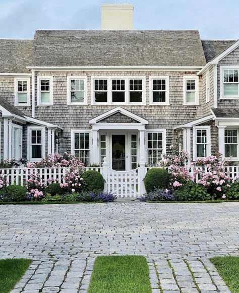 Beautiful Nature Landscape, Nantucket Style Homes, Nantucket House, Nantucket Summer, Nantucket Home, Nantucket Style, Summer Lifestyle, Cedar Homes, Dream Beach Houses