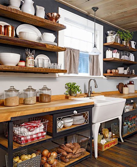 Stile Joanna Gaines, Kitchen Without Cabinets, Dapur Rustic, Valley House, Cabinets Corner, Interior Dapur, Farmhouse Sinks, Kabinet Dapur, Small Kitchen Storage