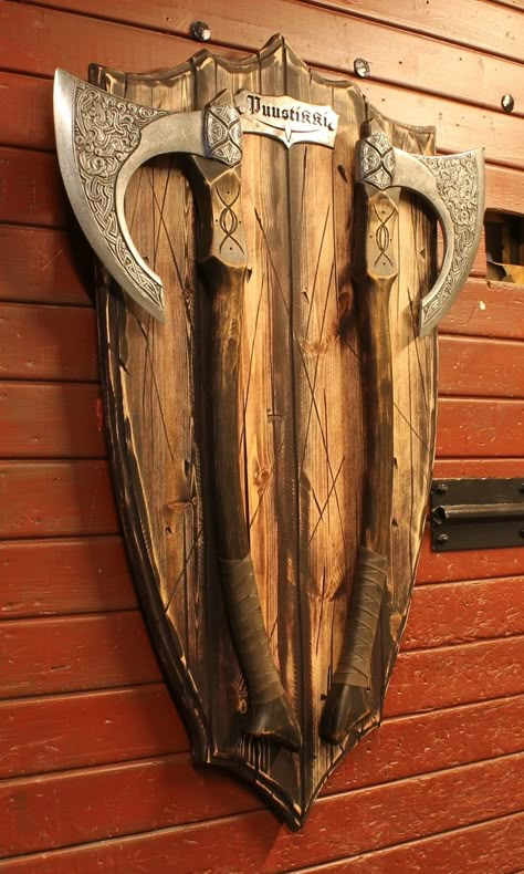 Viking Decorations, Machado Viking, Viking Home Decor, Fenrir Tattoo, Small Easy Woodworking Projects, Viking House, Viking Decor, Medieval Decor, Tactical Swords