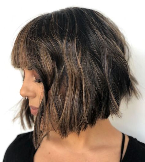 50 Newest Bob with Bangs Ideas to Suit Any Taste - Hair Adviser Bob With Fringe, Long Hair Highlights, Bangs Ideas, Chin Length Haircuts, Plum Hair, Choppy Bob Haircuts, Polished Hair, Hair Adviser, Bob Hairstyles With Bangs