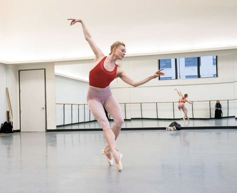 Sara Mearns, Ballet Rehearsal, Ballet Stuff, How To Work Out, New York City Ballet, Balance Trainer, Exercise Physiology, Ballet Beauty, American Ballet Theatre