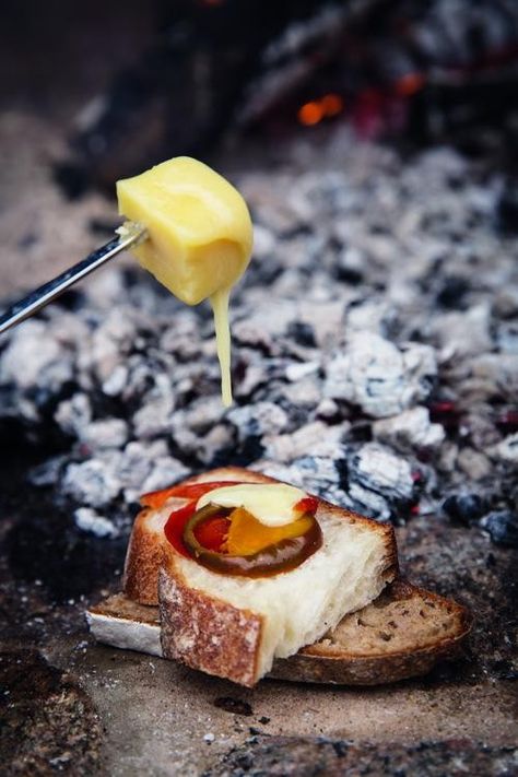 Bring your cheese camping -- and melt it over toasted bread by the campfire. Fire Pit Food, Sizzling Recipe, Toasted Cheese, Wood Fired Cooking, Grilled Cheese Recipes, Summer Grilling Recipes, Cheese Toast, Fire Cooking, Summer Grilling