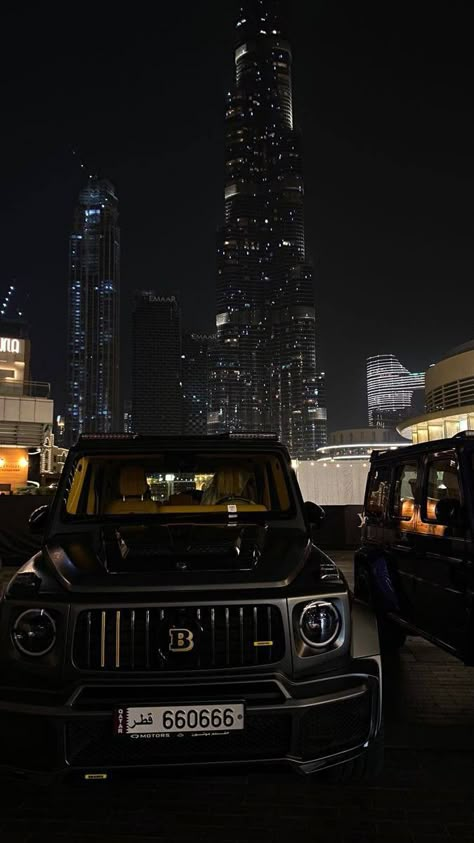 Dream Cars Mercedes, Dubai Aesthetic, City At Night, Rich Lifestyle, Classy Cars, Fancy Cars, Luxury Lifestyle Dreams, Luxury Aesthetic, Pretty Cars