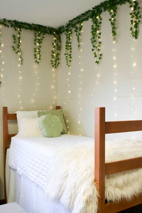 White painted cinder block room with an elevated bed and string lights and plant decorations. Whole Bedroom Ideas, Aesthetic Apartment Room, Pink Aesthetic Apartment, Charming Bedroom Ideas, Cozy Room Aesthetic, Dorm Room Aesthetic, Cozy Decor Ideas, Cozy Dorm, Cozy Dorm Room