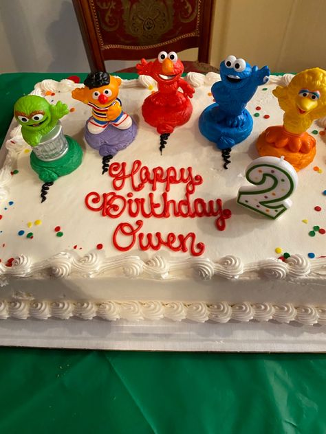 Costco cakes are so delicious but limited in design options. Using sesame street toys, the balloon cake turned into the perfect compliment to our Sesame Street party! Sesame Street Cake Diy, Simple Sesame Street Cake, Diy Sesame Street Cake, Sesame Street Cake Pops, Sesame Street Sheet Cake, Sesame Street Cakes, Sesame Street Cake Ideas, Sesame Street Birthday Party Ideas Food, Hannah Noelle