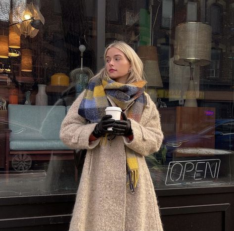 Bridget Brown, Christian Dior Dress, Winter Outfits Aesthetic, Winter Mode, Thrift Fashion, Cold Weather Outfits, Winter Fits, Outfit Inspo Fall, Winter Looks