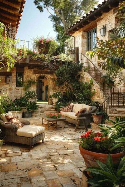 Emslifeandloves Mediterranean Patio Ideas, Patio Oasis Ideas, Tuscan Patio, Mediterranean Houses, Patio Oasis, Spanish Farmhouse, Private Idaho, Spanish Courtyard, Mediterranean Patio