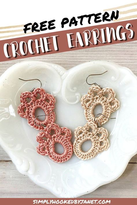 Paw Print Crochet, Crochet Paw Print, Crochet Keychain Ideas, Paw Crochet, Flower Earrings Diy, Crochet Thread Projects, Knitting Patterns Free Dog, Dog Sweater Crochet Pattern, Paw Print Earrings