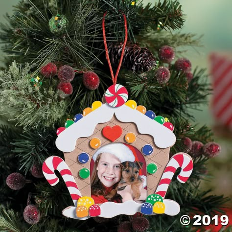 Winter Class Party, Gingerbread Preschool, Gingerbread House Pictures, Diy Christmas Pictures, Picture Frame Christmas Ornaments, Gingerbread House Craft, Gingerbread Man Crafts, Polar Express Party, Creative Christmas Crafts