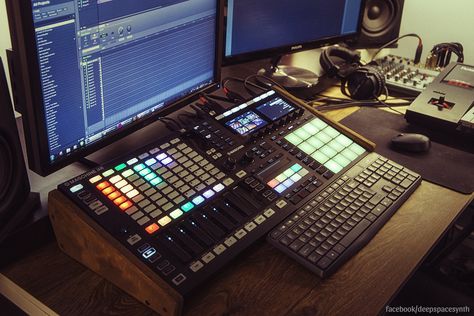 My Home recording studio. Native Instruments Maschine MK3, Maschine JAM, Roland FA06, Korg Wavestate, Yamaha P-125 Maschine Mk3, Home Recording Studio, Native Instruments, Recording Studio, Home Studio, My Home, Jam, Jesus