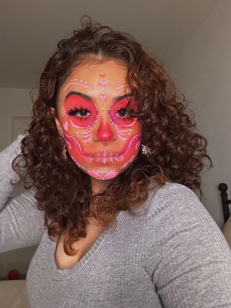 Pink Day Of The Dead Makeup, Colorful Catrina Makeup, Pink Catrina Makeup, Hispanic Halloween Costumes, Mexican Face Paint, Mexican Makeup Look Traditional, Pink Skull Makeup, Katrina Makeup, Mexican Skull Makeup