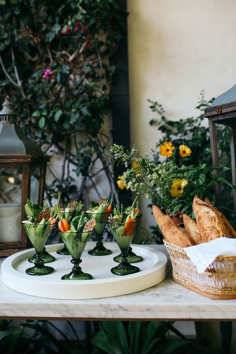 This Santa Barbara Dinner Party Is Straight Out of a Nancy Meyers Film Dinner Party Apps Appetizer Ideas, Botanical Dinner Party, Outdoor Dinner Parties Tablescapes, Elegant Dinner Party At Home, Fine Dining Dinner Party, Winter Dinner Party Decorations, Dinner Party Place Setting Ideas, How To Plan A Dinner Party, Dinner Party Table Settings Fall