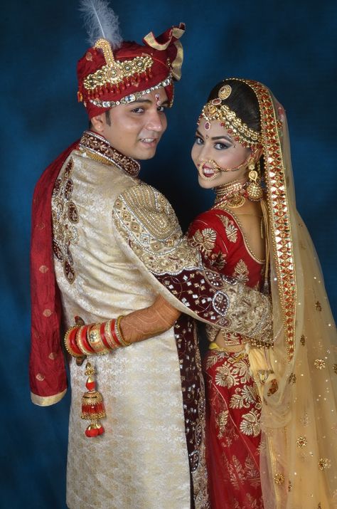 Dulhan Dulha Pose Wedding Photos, Wedding Cupal Poses, Couple Dulha Dulhan, Shadi Poses For Couple, Dulha Closeup Pose, Indian Wedding Cupal Pose, Capal Photo Poses, Wedding Copal Photo, Wedding Closeup Photo