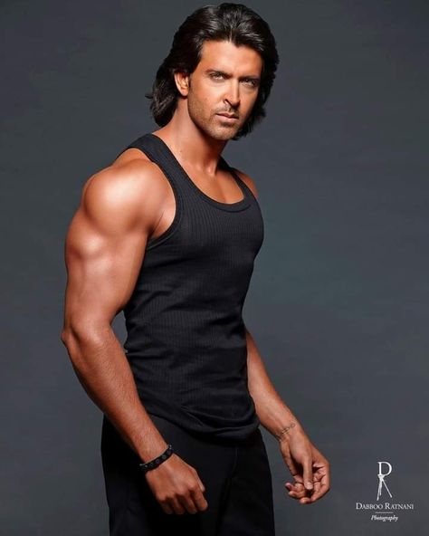 Hrithik Roshan Body Fitness, John Abraham Body, Six Pack Body, Hrithik Roshan Hairstyle, Health Goal, Childhood Images, Bodybuilding Pictures, Hot Hero, Best Physique