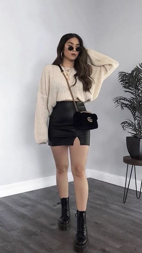 High Waisted Skirt Outfit Plus Size, Outfit Botas, Black Boots Outfit, Rock Outfit, Neue Outfits, Popular Fashion, Mode Inspo, Outfit Inspo Fall, Gucci Bags