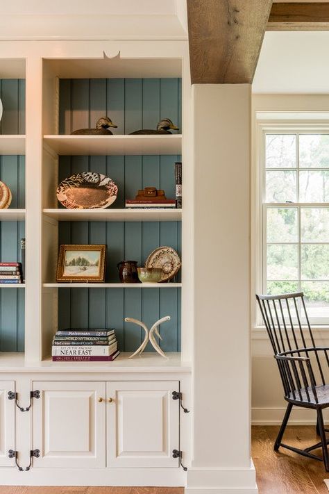 Built-in Cabinet Ideas - Bookcases and Storage Painted Built Ins, Period Architecture, Cocina Shabby Chic, Built In Cabinet, Shabby Chic Living Room, Bookshelf Design, Fireplace Surround, Built In Bookcase, Chic Living Room