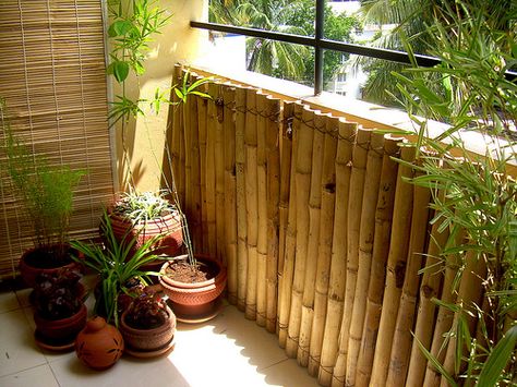 Diy Balcony Cover, Tiki Balcony Ideas, Balcony Fence Cover, Bamboo Balcony Ideas, Balcony Railing Cover Ideas, Concrete Balcony Railing, Balcony Railing Cover, Tiki Balcony, Balcony Covering Ideas