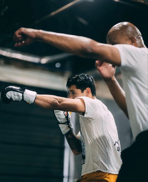 Muay Thai Photoshoot, Boxing Training Photography, Kickboxing Photography, Boxing Photoshoot, Boxing Photography, Boxer Aesthetic, Boxing Lessons, Gym Makeup, Ryan Garcia