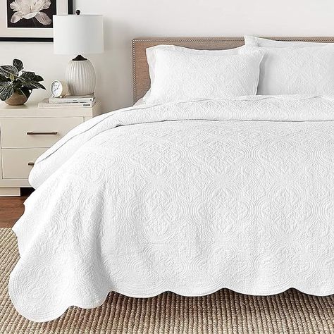 Amazon.com: Cozy Line Home Fashions Victorian Medallion Solid White Embossed 100% Cotton Bedding Quilt Set,Reversible Bedspread, Coverlet (Blantyre - White, Oversized King - 3 Piece) : Home & Kitchen Off White King Size Quilt, Ivory Matelasse Bedding, White Quilts King Size, White Quilt Bedding, King Quilt Bedding, Oversized Quilt, Cotton Quilt Set, Bedding Stores, Coverlet Set