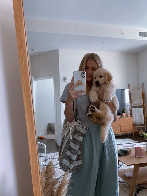 Golden Retriever And Owner, Golden Puppy Aesthetic, Golden Retriever Girlfriend Aesthetic, Girl With Golden Retriever, Golden Retriever Puppy Aesthetic, Girl Golden Retriever, Baby Golden Retrievers, Golden Retriever Boyfriend, English Golden Retriever Puppy