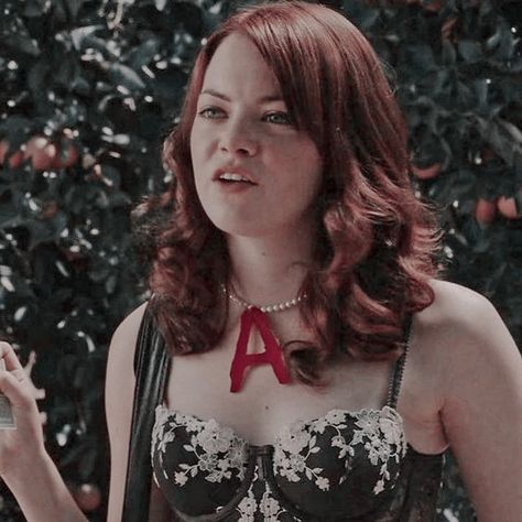 Olive Easy A, Easy A Movie, Olive Penderghast, Steampunk Corset, Tv Show Outfits, Amanda Bynes, Middle Aged Women, Easy A, Chloe Grace