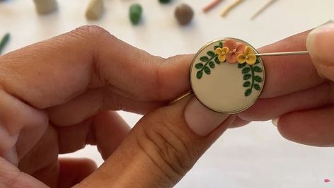 Polymer Clay Embroidery Tutorial, Brooch Tutorial, Clay Embroidery, Polymer Clay Embroidery, Polymer Clay Diy, Embroidery Tutorial, Green Clay, Applique Embroidery, Flower Center