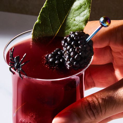 Delish Black Widow Cocktail, Spooky Recipes, Parmesan Roasted Green Beans, Drink App, Scary Halloween Food, Concord Grapes, Sangria Color, Coconut Lime Chicken, Halloween Drink