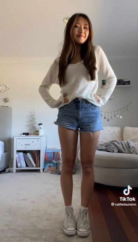 Simple But Cute Outfits Summer, Comfy Hot Day Outfits, Cute Jean Short Outfits Summer, Shorts And A Sweatshirt Outfit, Basic Jean Shorts Outfit, Outfits Ideas With Shorts, High School Outfits Shorts, What To Wear With Black Jean Shorts, Simple Picture Day Outfits