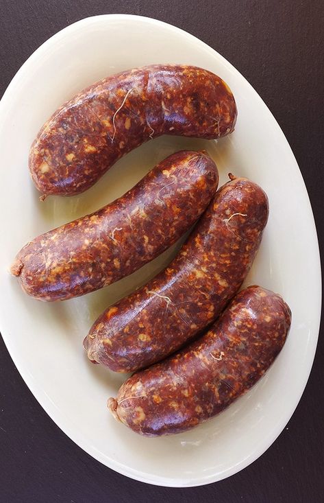 Argentinian Sausage Recipes, Cured Meat Recipes, Chorizo Recipe, Homemade Chorizo, Sausage Making Recipes, Home Made Sausage, Homemade Sausage Recipes, Smoked Sausage Recipes, Sausage Making