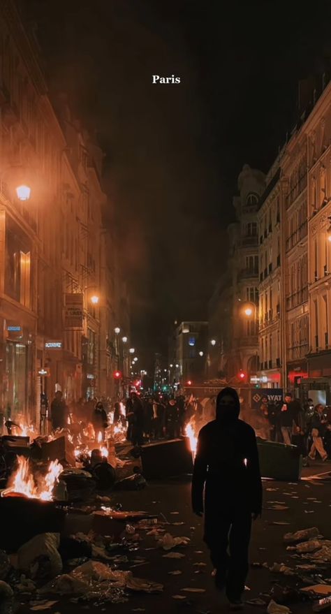 Cars and other shi burnin in Paris, France Riots Photography, Riot Aesthetic, Revolution Wallpaper, Anarchy Aesthetic, Onion Art, Revolution Aesthetic, Happy Nation, The French Revolution, Fear Of The Unknown