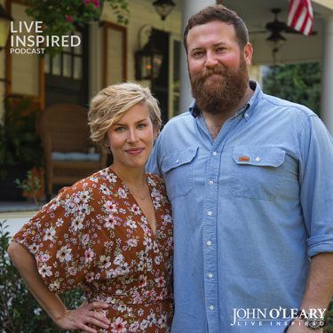 Live Inspired Podcast: Make Something Good Today (HGTV's Erin + Ben Napier) #116 Erin Napier Hair, Home Town Hgtv, Ben Napier, Erin Napier, Town Design, Hgtv Shows, Hgtv Star, Scar Tissue, Hair Back