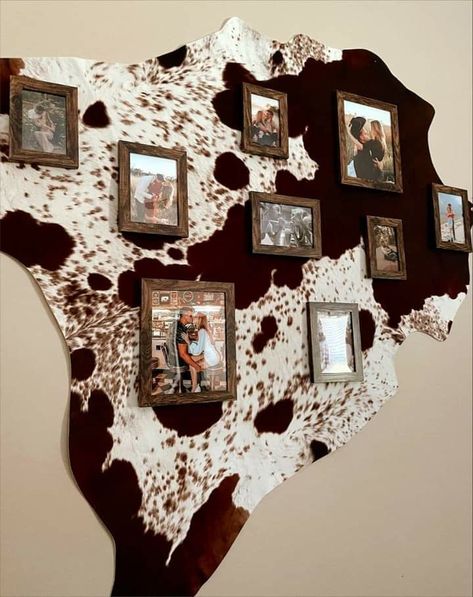 Coastal Western Decor, Cow Hide Wall Decor Ideas, Western Shelf Decor, Country Themed Bedroom, Country Room Decor, Western Room Ideas, Western Living Room Decor, Ranch Home Decor, Western Bedrooms