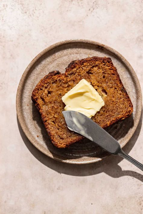 This brown butter banana bread is so soft and moist with the most comforting flavor. Spiced with cinnamon and nutmeg and leveled up with toasted butter, this banana bread is sure to be a crowd pleaser! Made with an easy bowl & whisk method, this recipe can be whipped up in no time. Banana Bread Butter, Cafe Style Banana Bread, Banana Bread Photography Food Styling, Toasted Banana Bread, Banana Bread Photo, Banana Cake Photography, Bread Food Styling, Banana Bread Photography, Banana Bread Aesthetic