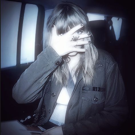 Grunge Taylor Swift, Reputation Pfp Taylor Swift, Taylor Swift Dark Aesthetic, Reputation Taylor Swift Aesthetic Photos, Taylor Pfp, Taylor Swift Pfp Reputation, Taylor Swift Profile Pictures Reputation, Taylor Swift Reputation Album Aesthetic, Reputation Taylor Swift Aesthetic Album Cover