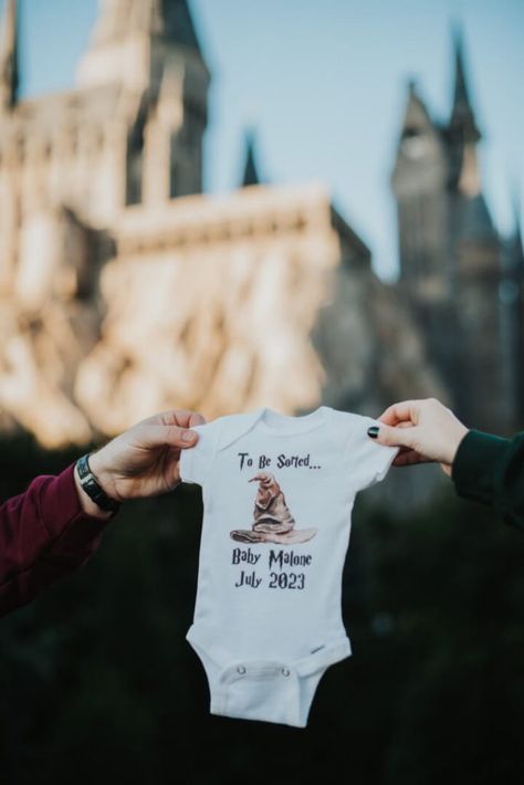 Harry Potter Pregnancy Announcement Photography Session Harry Potter Baby Announcement Ideas, Harry Potter Baby Announcement, Harry Potter Pregnancy Announcement, Baby Announcements Ideas, 2nd Baby Announcement, Halloween Baby Announcement, Pregnancy Announcement Photography, Maternity Announcement, Pregnancy Announcement Photoshoot