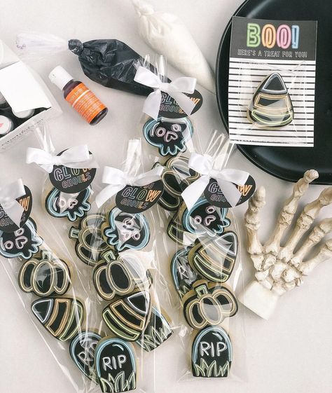 Jannica•Cookies•Utah on Instagram: “Hey, ghouls! My Halloween Presale is LIVE! Be sure to snag your cookies quick. Order on my website jannicascookies.com! (PLEASE look at…” Halloween Cookie, Halloween Cookies, Cookie Decorating, My Website, Utah, Look At, Halloween, On Instagram, Instagram