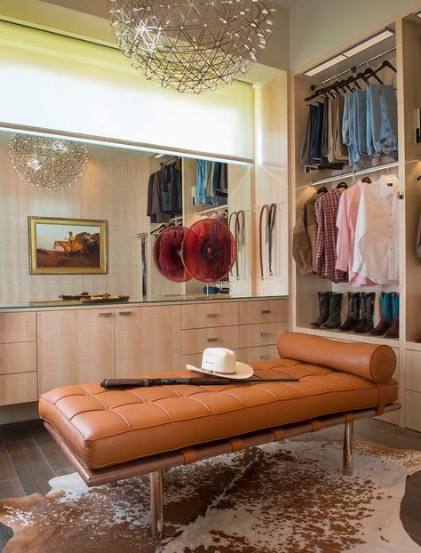 20 Practically Elegant Mid-Century Modern Closet Designs Mid Century Modern Closet, Mid Century Closet, Build A Shoe Rack, Modern Master Suite, Modern Closet Designs, Creative Closets, Walk In Closet Design, Modern Closet, Closet Layout