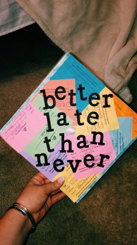 Funny Graduation Caps, Creative Graduation Caps, College Grad Cap Ideas, Graduation Cap Decoration Diy, High School Graduation Cap, College Graduation Cap Decoration, Grad Hat, Grad Cap Designs, Diy Graduation Cap