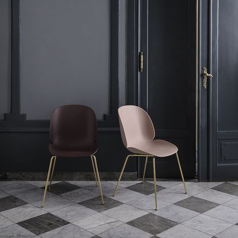 A lighter side to the famous Beetle design, the poly side chair offers the same simplistic elegance and endless possibilities. Gubi Beetle Chair, Gubi Beetle Dining Chair, Beetle Chair, Modern Vintage Furniture, Small Chair, Chaise Design, Seminyak, Design Living Room, Chairs Armchairs