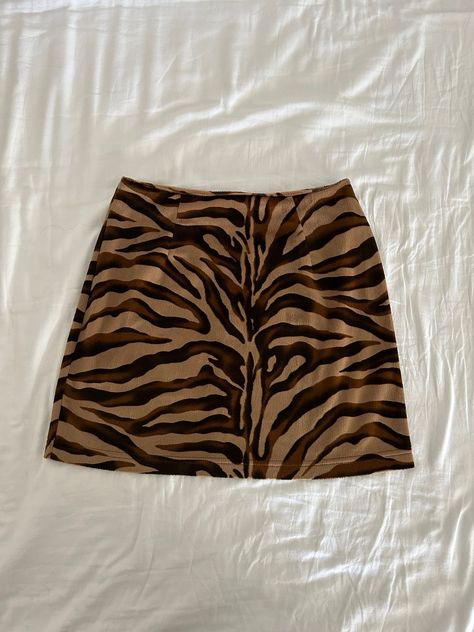 Tiger Stripe Skirt, Tiger Print Outfits, Tiger Skirt, Tiger Print Skirt, Mini Rock, 2000s Clothes, Print Mini Skirt, Womens Skirts, Skirt Skirt