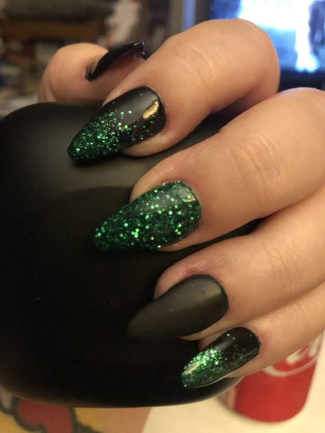 Wicked The Movie Nails, Green Purple And Black Nails, Wicked The Musical Nails, Emerald Green Halloween Nails, Black Nails With Green Glitter, Wicked Witch Nails, Dark Spooky Nails, Wicked Themed Nails, Wicked Musical Nails