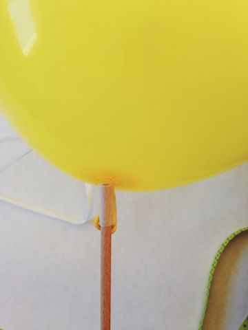 Diy Balloon Sticks, Balloon Sticks Ideas Diy, Balloon Sticks Ideas, Balloon On A Stick, Balloons On Sticks, Balloon Stick, Balloon Top, Plastic Balloons, Penguin Birthday