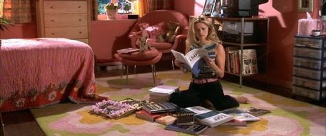 Elle Woods Room Aesthetic, Elle Woods Laptop Wallpaper, Elle Woods Bedroom, Elle Woods Room, Pink Places, Legally Blonde Movie, Movie Bedroom, Woods Aesthetic, Blonde Movie