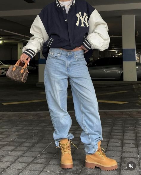 Outfit Ideas With Timberland Boots, Timberland Boots Outfit Winter, Timberlands Outfit, How To Wear Timberlands, Timbs Outfits, Street Wear Aesthetic, Timberland Boots Outfit, Timberland Outfits, Tennis Shoes Outfit