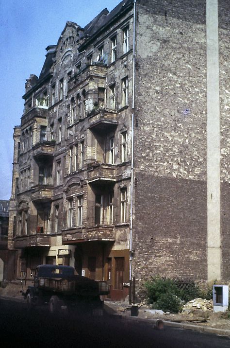 Walmart Lustig, Germany Summer, French Cathedrals, Berlin Architecture, Berlin 1945, Berlin Photos, Ruined City, Brandenburg Gate, West Berlin