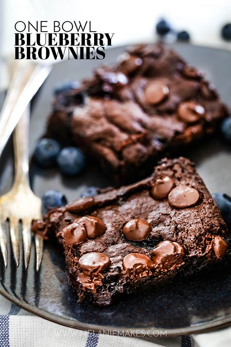 Blueberry Brownies Recipes, Blueberry Chocolate Dessert, Blueberry And Chocolate Recipes, Blueberry Brownies, Squares Recipes, Coconut Blueberry, Brownies Recipes, Choco Chocolate, Blueberry Crisp