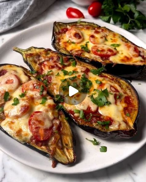 Eggplant Pizza, Cook Vegetarian, Eggplant Pizzas, Plant Based Cookbook, Weekend Cooking, Tomato And Cheese, Baking Tray, The Flesh, Delicious Vegan Recipes