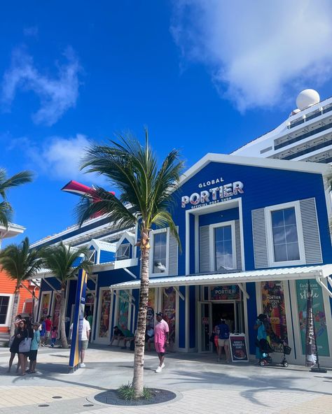 if you want beautiful water, good drinks, a fun atmosphere & tons of shops…. You’ve got to go to Nassau, Bahamas!🏝️🥳 •Junkanoo beach is AMAZINGGG but always so busy. Definitely research others if you don’t want a crowd!🏝️ • You can find a sands anywhere 🤩 • NEWLY RENOVATED PORT!!! The port looks absolutely amazing since they finished renovating it a couple of months ago. All of the shops up front are well maintained and full of super friendly, helpful people😊 I’ve been to Nassau 3 times n... Nassau Bahamas Aesthetic, Bahamas Nassau, Good Drinks, Bahamas Travel, Aesthetic Places, Vacation Quotes, Packing List For Vacation, Pretty Babe, Nassau Bahamas